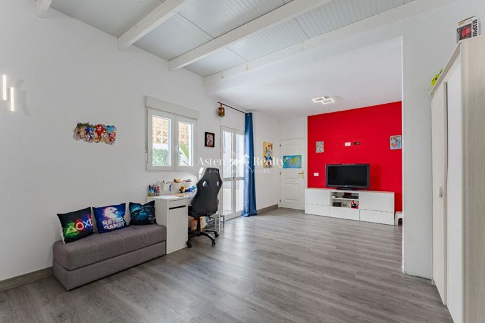 Image No.9-3 Bed House for sale