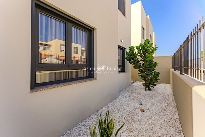 Image No.22-2 Bed Flat for sale