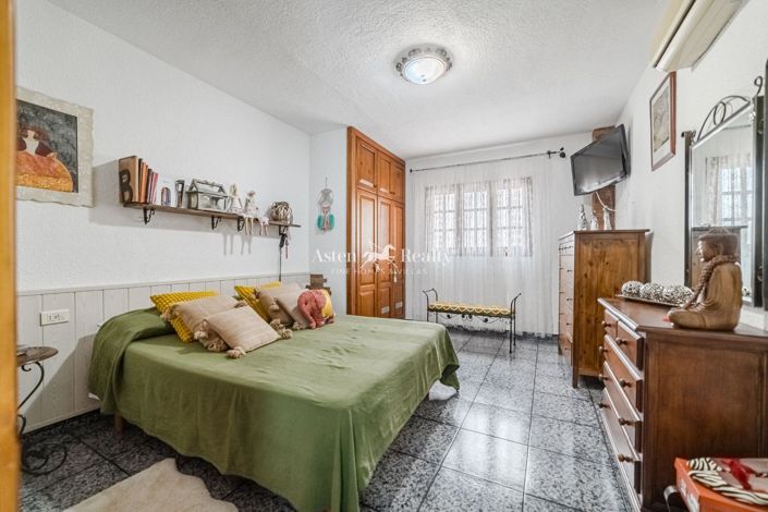 Image No.10-3 Bed House for sale