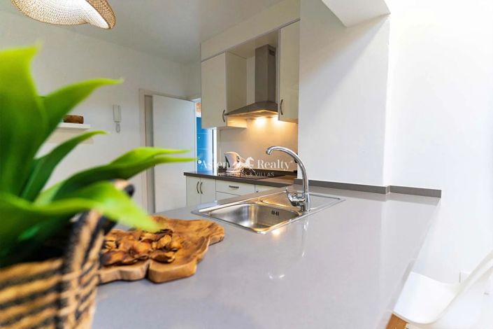 Image No.18-3 Bed House for sale