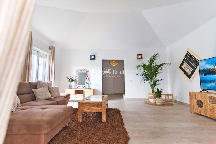 Image No.6-3 Bed House for sale