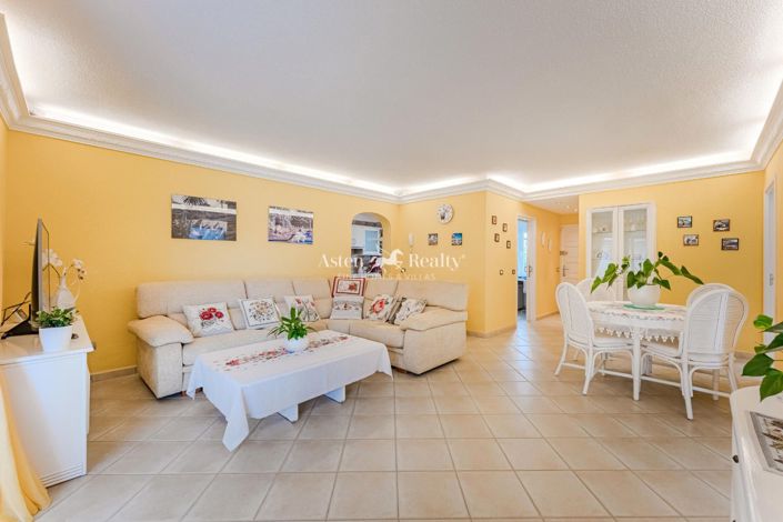 Image No.9-3 Bed Villa for sale