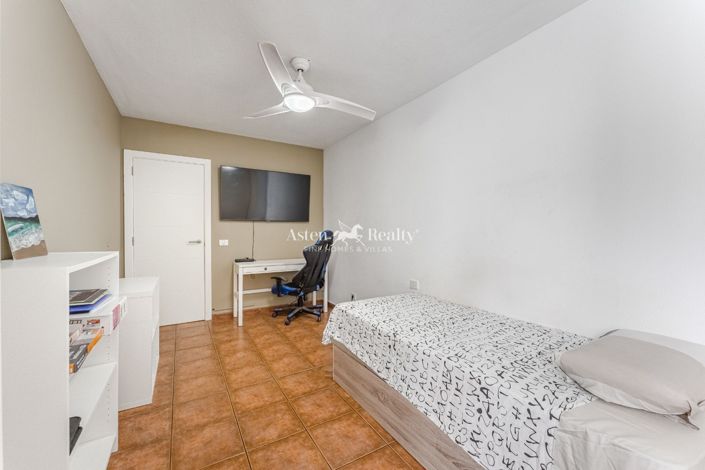 Image No.21-3 Bed Flat for sale