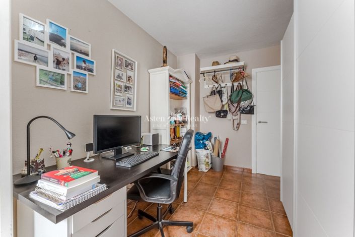 Image No.23-3 Bed Flat for sale