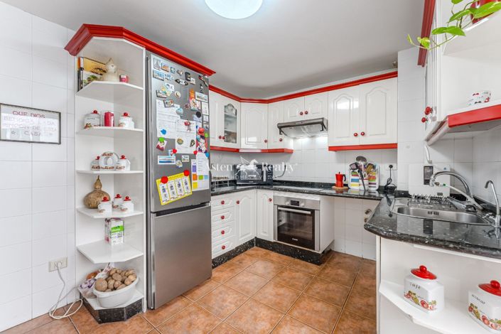 Image No.4-3 Bed Flat for sale