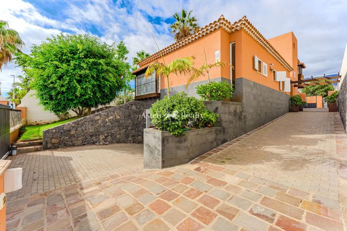 Image No.2-4 Bed Villa for sale