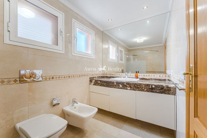 Image No.37-4 Bed Villa for sale