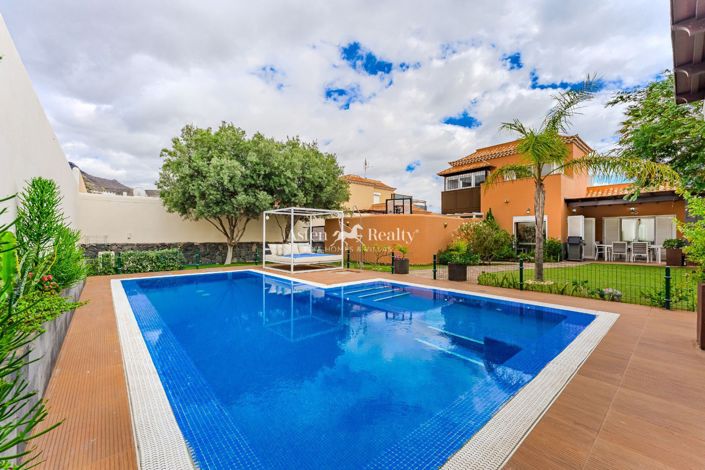 Image No.1-4 Bed Villa for sale