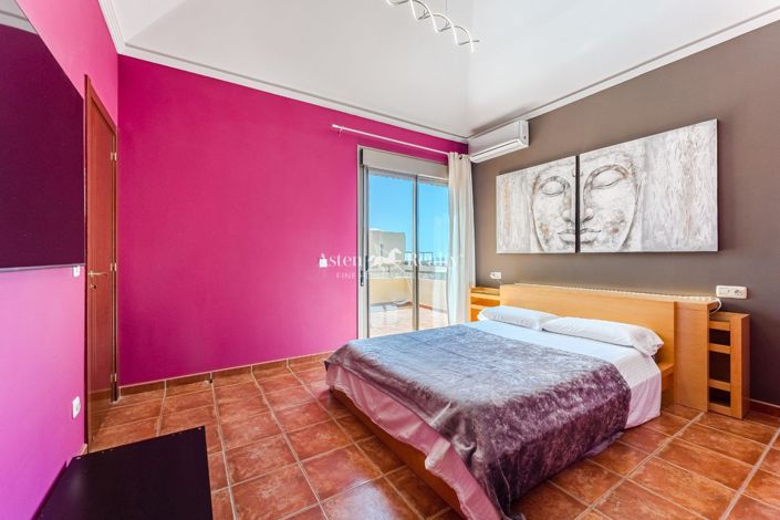 Image No.12-2 Bed House for sale