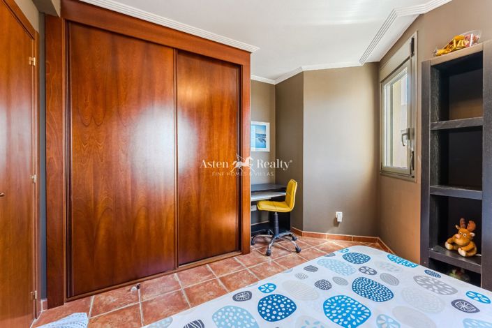 Image No.17-2 Bed House for sale