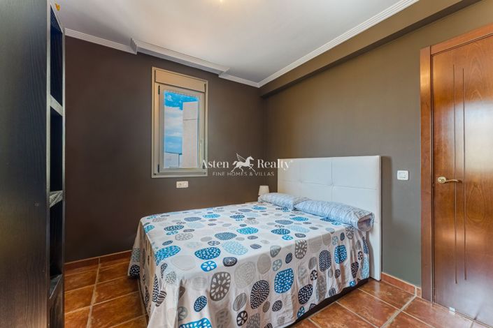 Image No.18-2 Bed House for sale