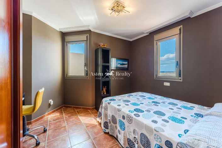 Image No.19-2 Bed House for sale