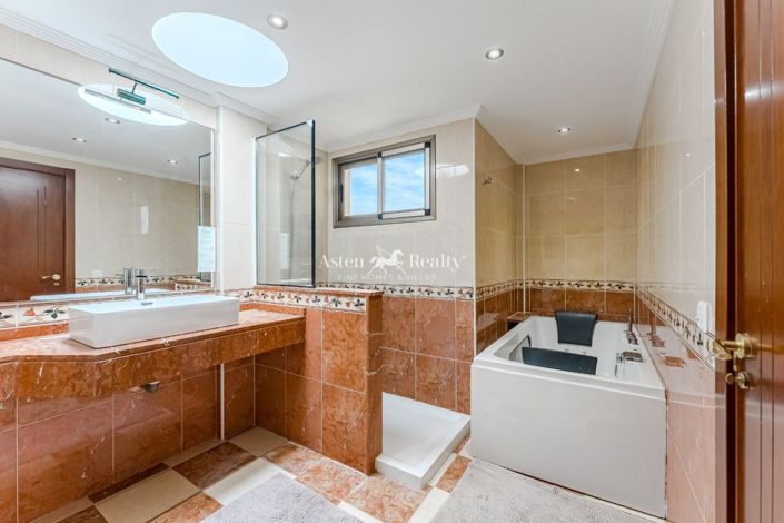 Image No.20-2 Bed House for sale