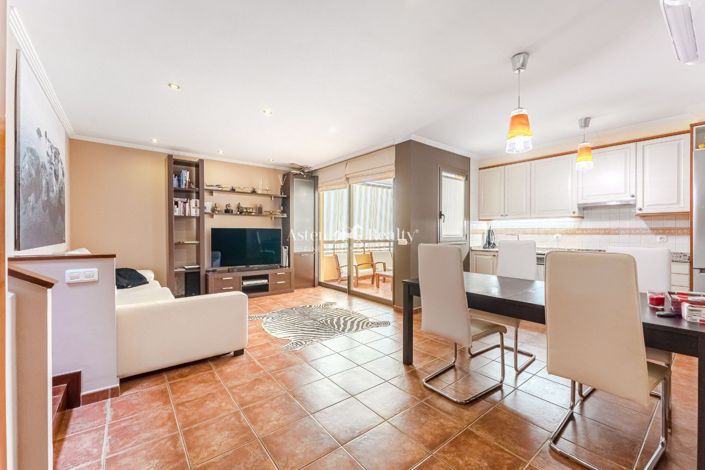 Image No.3-2 Bed House for sale