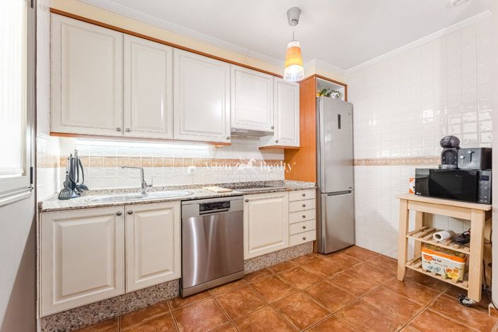 Image No.6-2 Bed House for sale