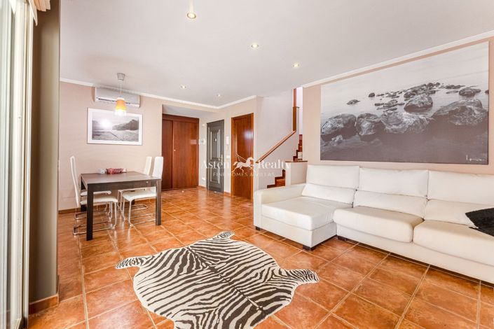 Image No.7-2 Bed House for sale