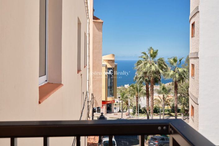 Image No.1-4 Bed Property for sale