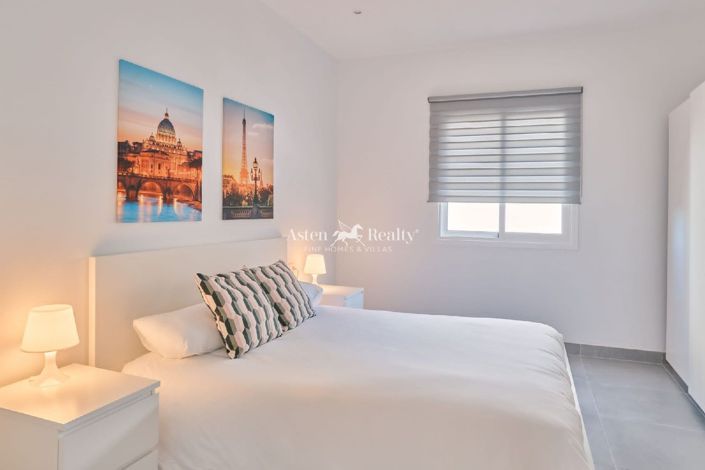 Image No.10-4 Bed Property for sale