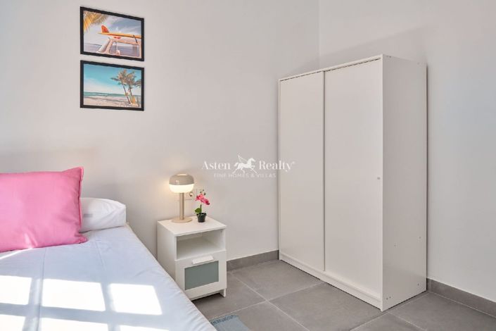 Image No.15-4 Bed Property for sale