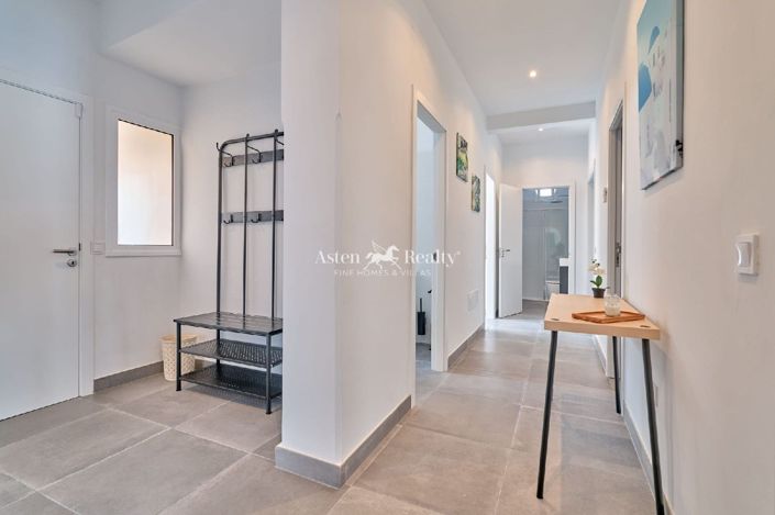 Image No.4-4 Bed Property for sale