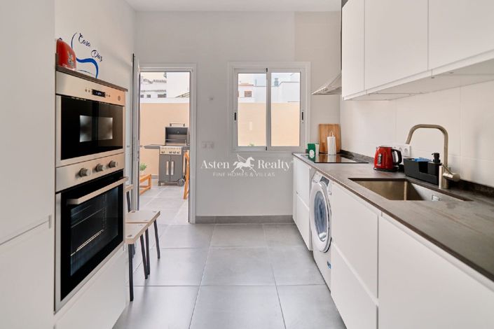 Image No.6-4 Bed Property for sale