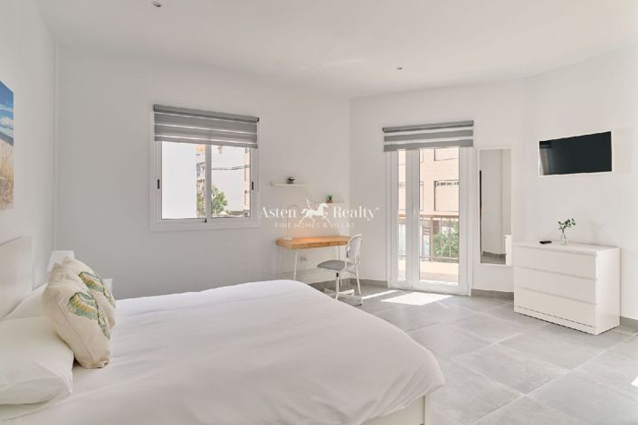 Image No.9-4 Bed Property for sale