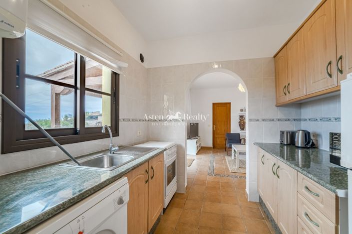 Image No.27-4 Bed House for sale