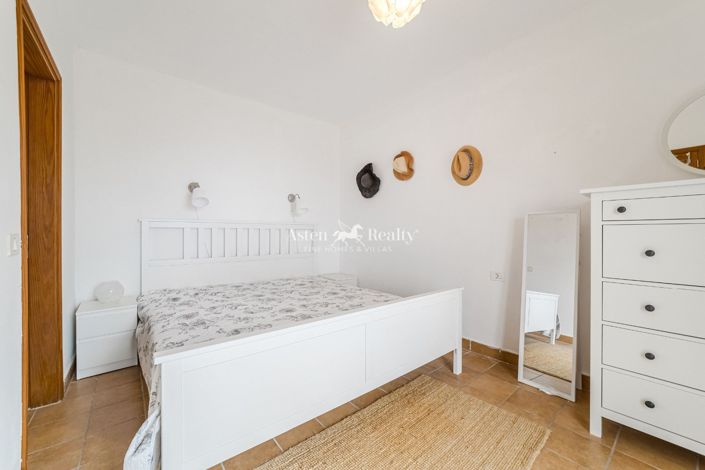 Image No.28-4 Bed House for sale