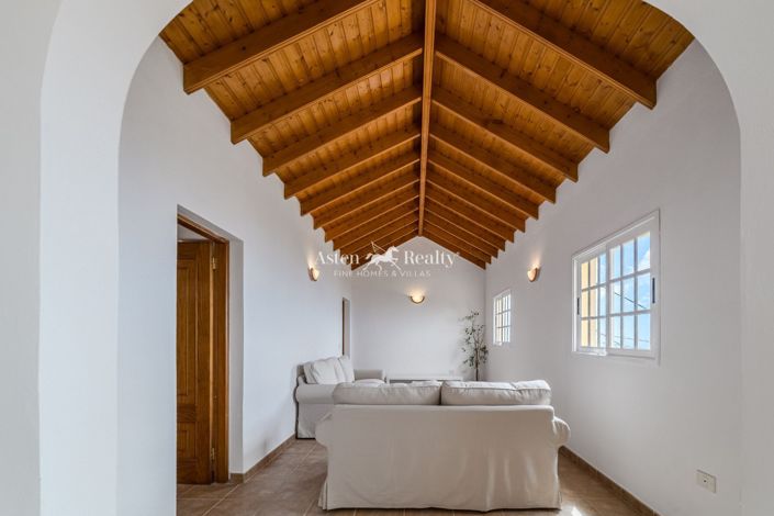 Image No.4-4 Bed House for sale