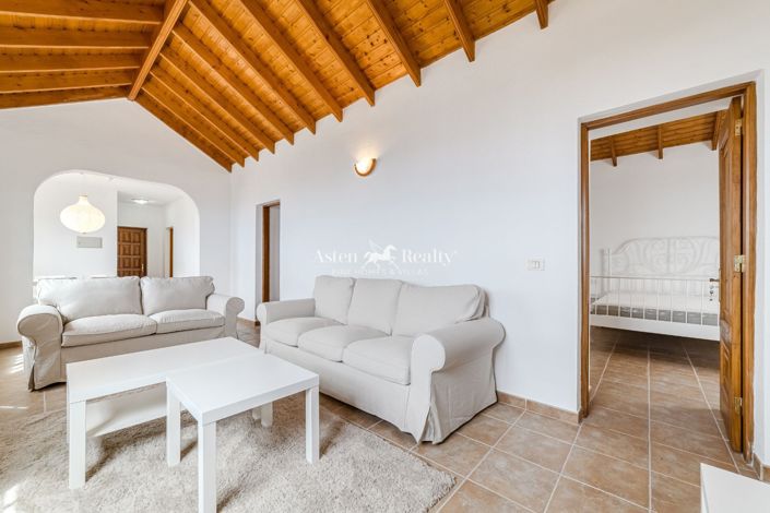 Image No.6-4 Bed House for sale