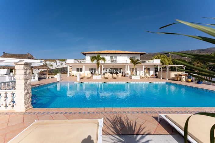 Image No.1-11 Bed Villa for sale