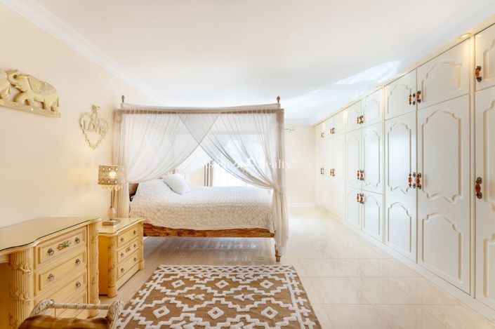 Image No.14-11 Bed Villa for sale