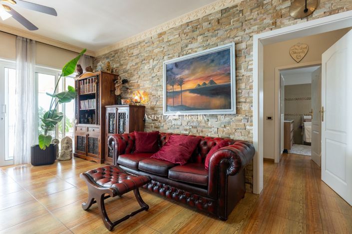 Image No.19-11 Bed Villa for sale