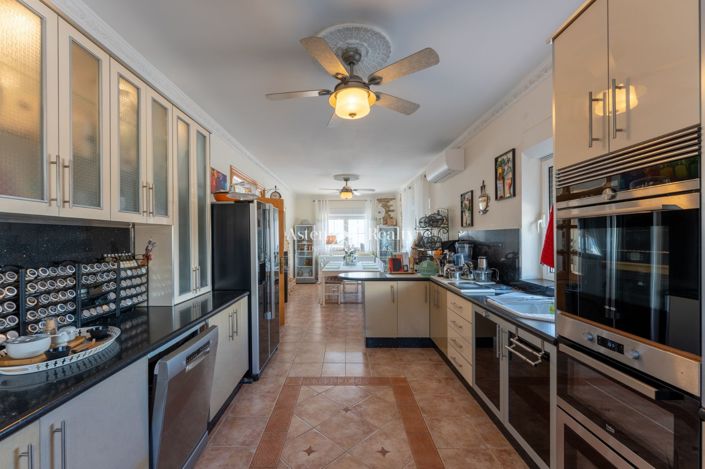 Image No.3-11 Bed Villa for sale