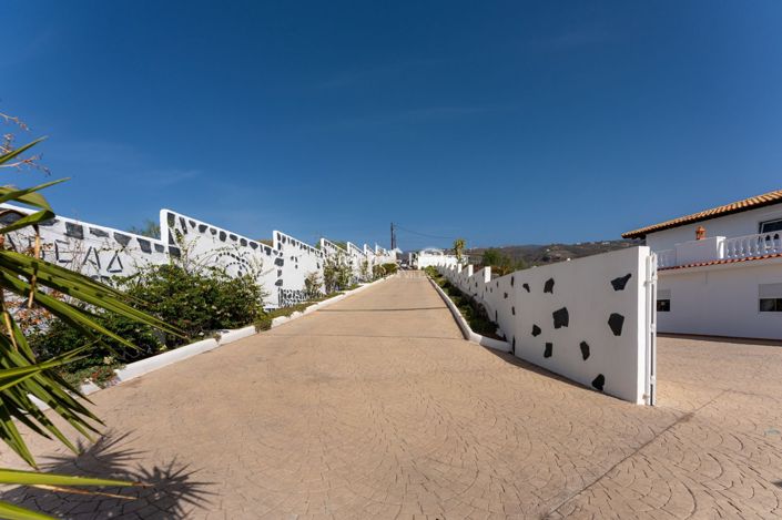 Image No.39-11 Bed Villa for sale