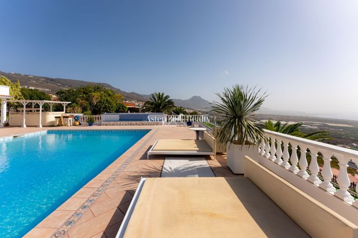 Image No.43-11 Bed Villa for sale