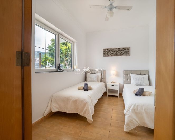 Image No.50-11 Bed Villa for sale