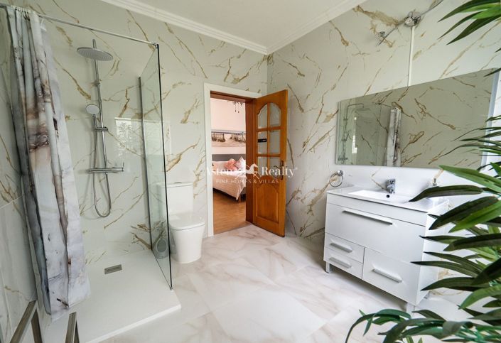 Image No.51-11 Bed Villa for sale