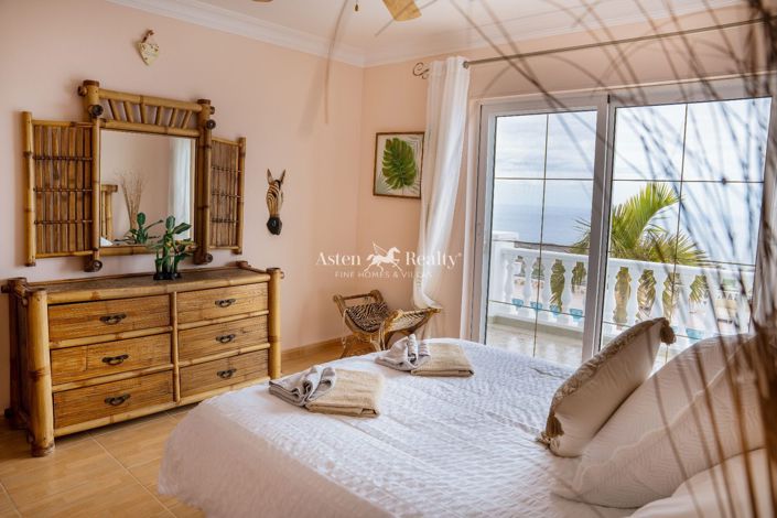 Image No.64-11 Bed Villa for sale