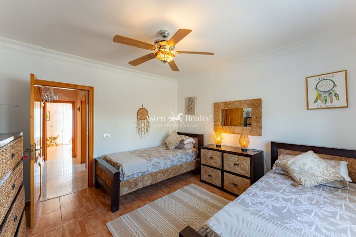 Image No.9-11 Bed Villa for sale