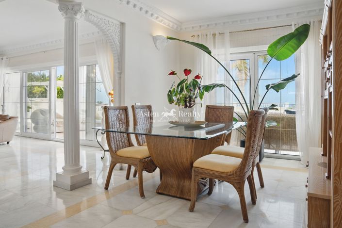 Image No.92-11 Bed Villa for sale