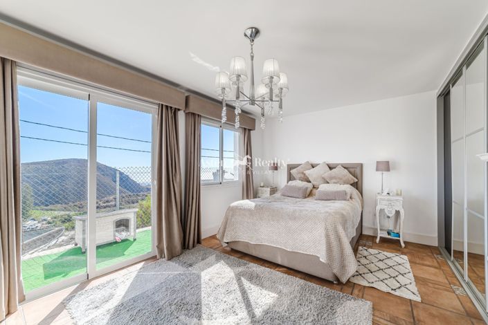 Image No.2-3 Bed Villa for sale