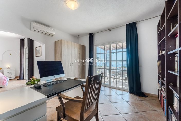 Image No.17-5 Bed Villa for sale