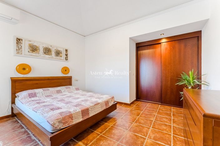 Image No.10-2 Bed House for sale