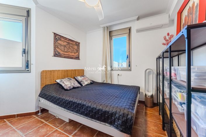 Image No.12-2 Bed House for sale