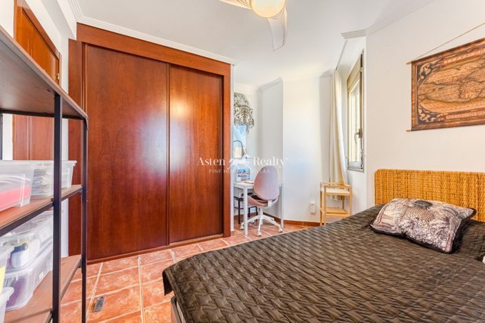 Image No.13-2 Bed House for sale