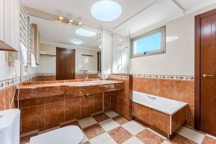 Image No.15-2 Bed House for sale