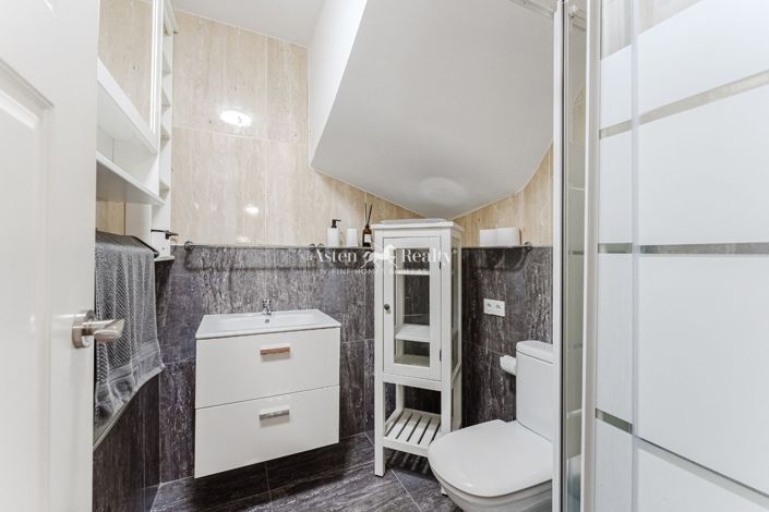 Image No.21-2 Bed House for sale