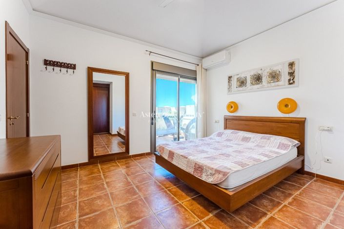 Image No.8-2 Bed House for sale