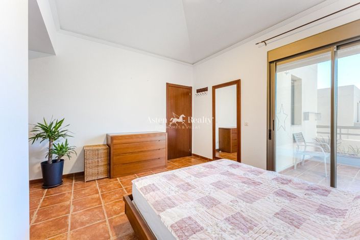 Image No.9-2 Bed House for sale